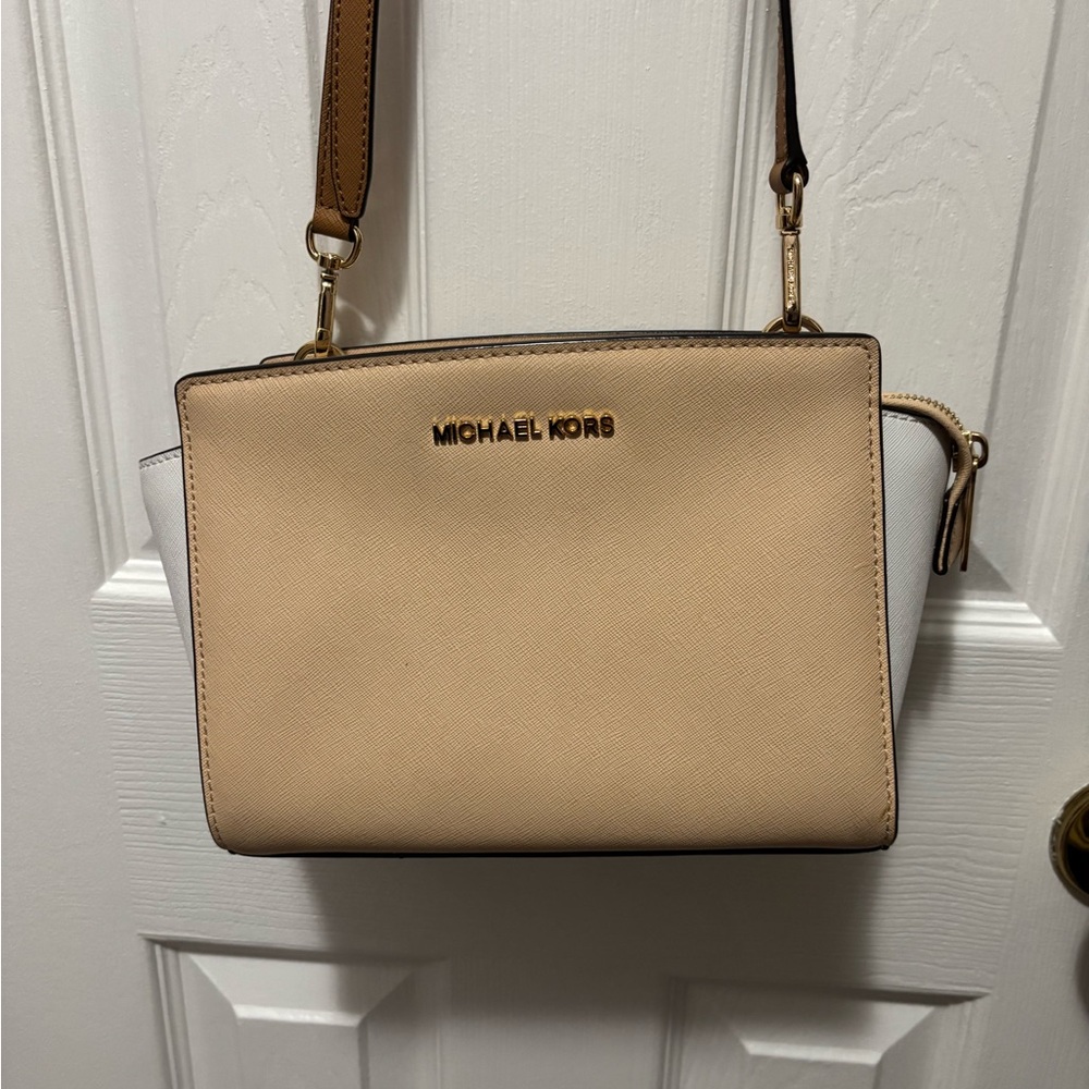 Michael Kors Tan and Cream Crossbody Bag - Picture 2 of 8